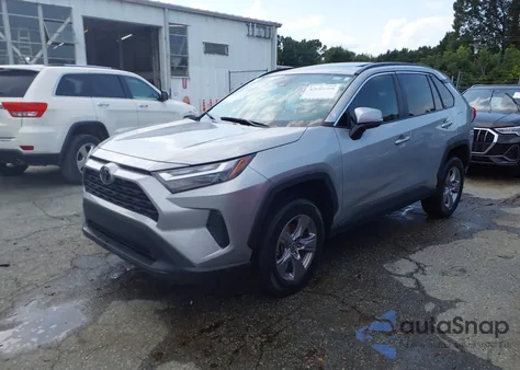 2022 Toyota Rav4 Xle z USA, uszkodzony, nr VIN 2T3P1RFV0NW268861
